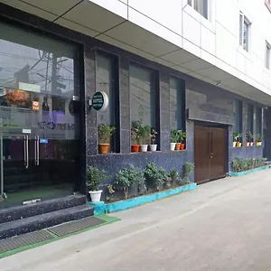 Smart Plaza Hotel-at Airport 3*, New Delhi India